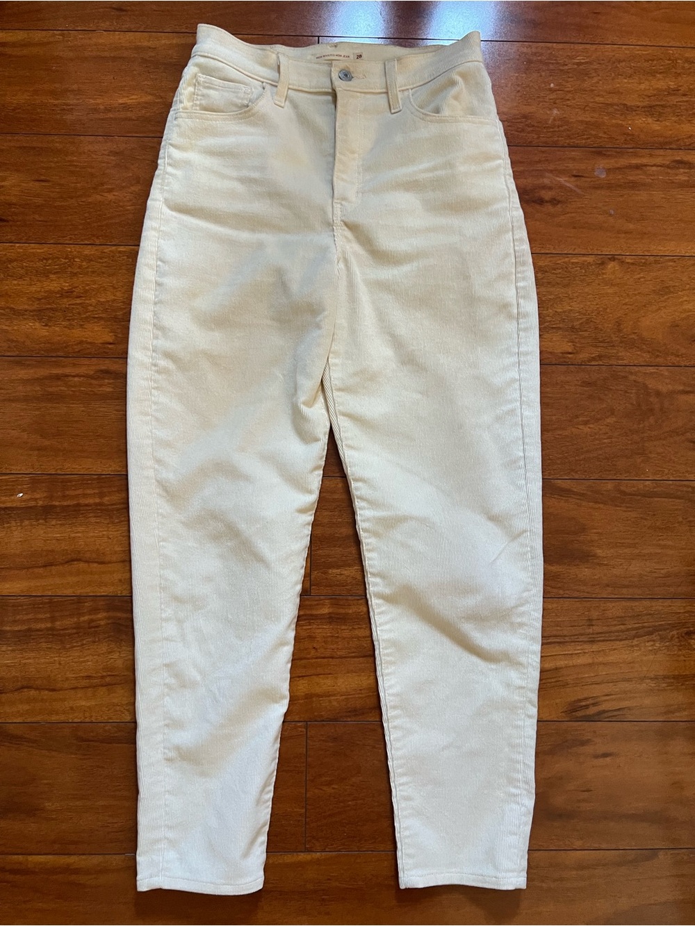 Levi’s High Waisted Mom Jeans in Cream Corduroy